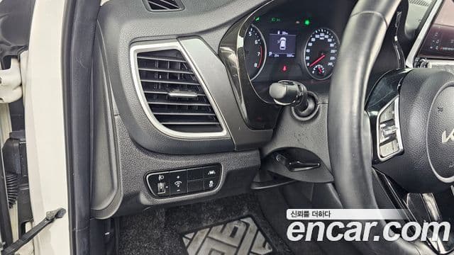 Kia Seltos 2021 — ფოტო 17/20