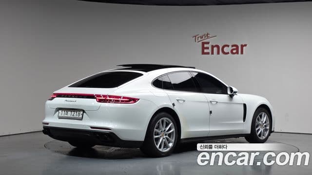 Porsche Panamera 2018 — ფოტო 2/20