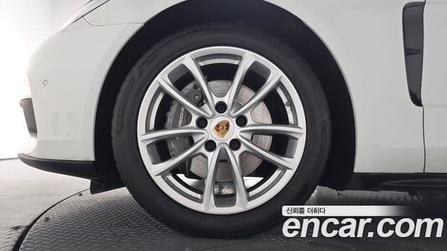 Porsche Panamera 2018 — ფოტო 5/20