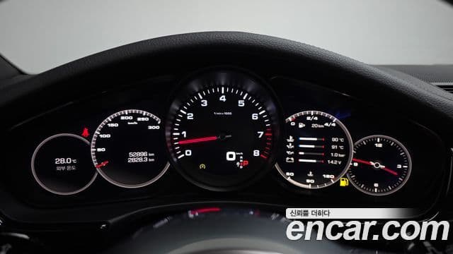 Porsche Panamera 2018 — ფოტო 8/20
