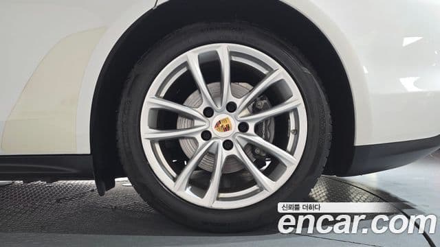 Porsche Panamera 2018 — Şəkil 14/39