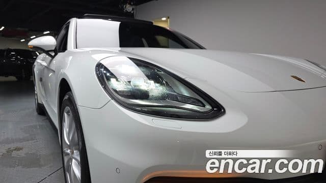Porsche Panamera 2018 — Şəkil 27/39