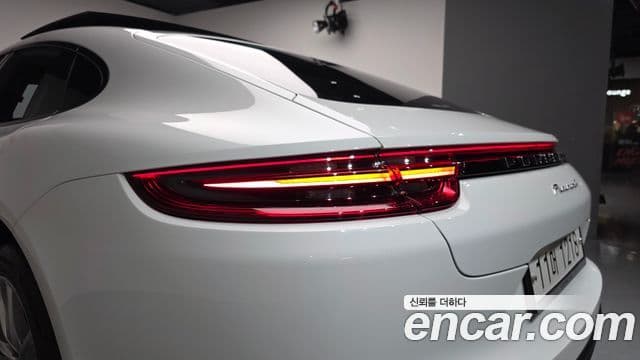 Porsche Panamera 2018 — Şəkil 24/39
