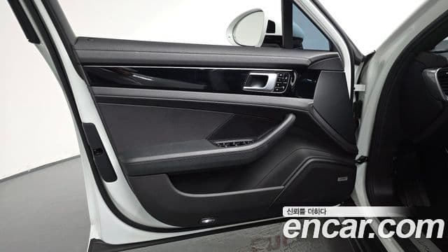 Porsche Panamera 2018 — Şəkil 28/39