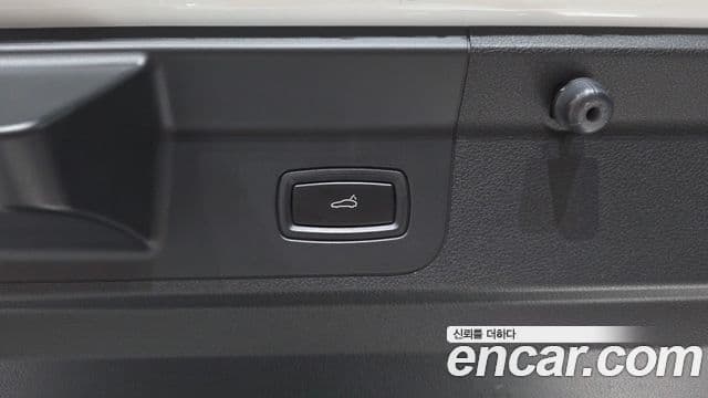 Porsche Panamera 2018 — Şəkil 25/39