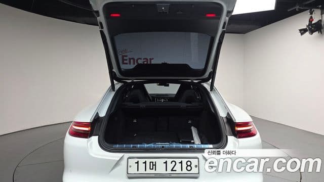 Porsche Panamera 2018 — Şəkil 9/39