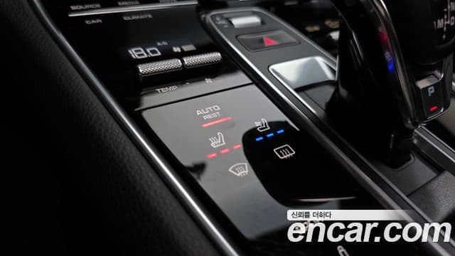 Porsche Panamera 2018 — Şəkil 7/39