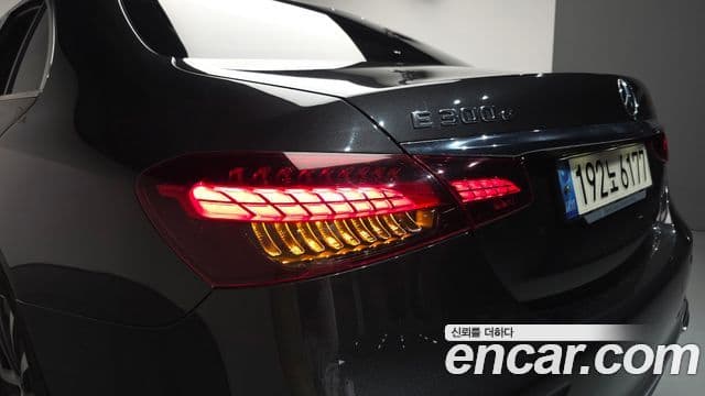 Mercedes-Benz E-Class 2021 — Photo 35/35