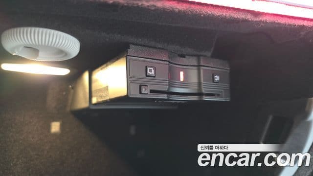 Mercedes-Benz E-Class 2021 — Photo 18/35