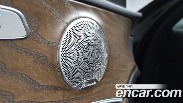 Mercedes-Benz E-Class 2021 — Photo 13/35