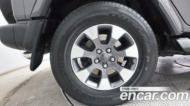Jeep Wrangler 2021 — ფოტო 6/20