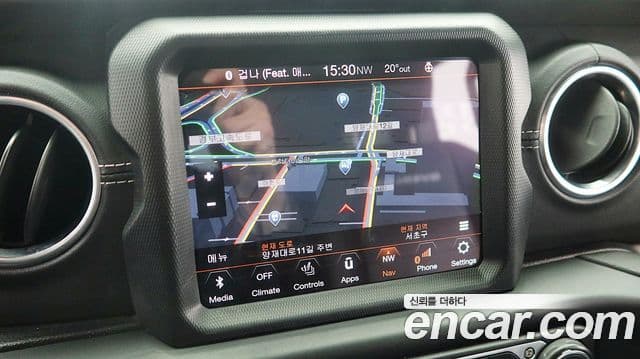 Jeep Wrangler 2021 — ფოტო 15/20