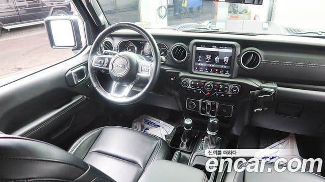 Jeep Wrangler 2021 — ფოტო 19/20