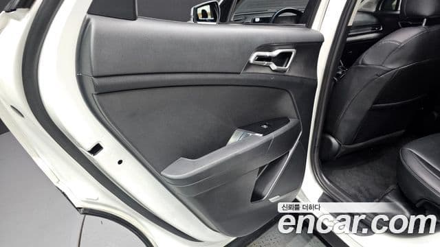 Kia Sportage 2022 — ფოტო 19/20