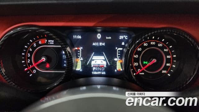 Jeep Wrangler 2019 — ფოტო 8/20