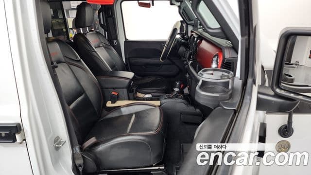 Jeep Wrangler 2019 — ფოტო 11/20