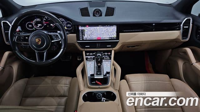 Porsche Cayenne 2019 — ფოტო 7/20