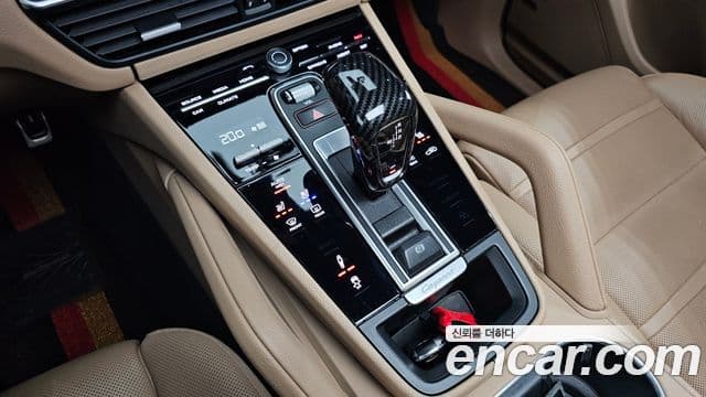 Porsche Cayenne 2019 — ფოტო 9/20