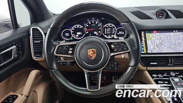 Porsche Cayenne 2019 — ფოტო 13/20