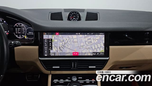 Porsche Cayenne 2019 — фото 14 из 20