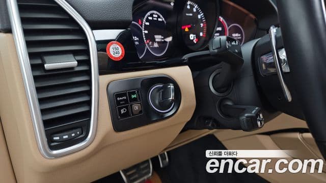 Porsche Cayenne 2019 — ფოტო 19/20