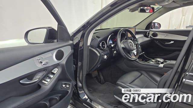 Mercedes-Benz GLC-Class 2018 — Şəkil 10/20