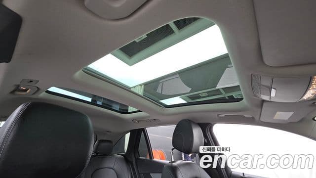 Mercedes-Benz GLC-Class 2018 — Şəkil 17/20