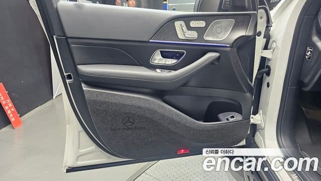 Mercedes-Benz GLE-Class 2025 — Photo 10/35