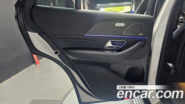 Mercedes-Benz GLE-Class 2025 — Photo 27/35