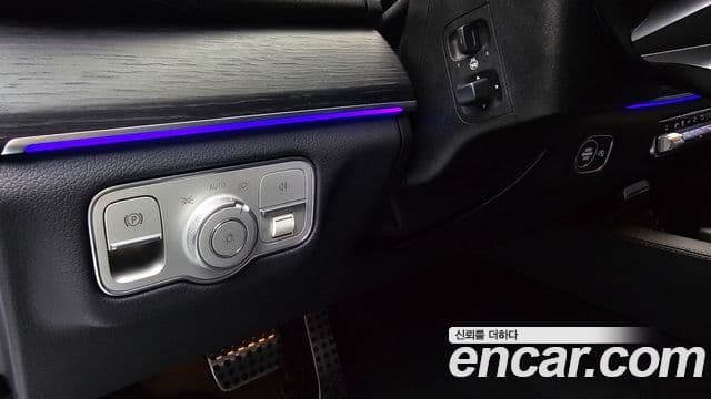 Mercedes-Benz GLE-Class 2025 — Photo 23/35