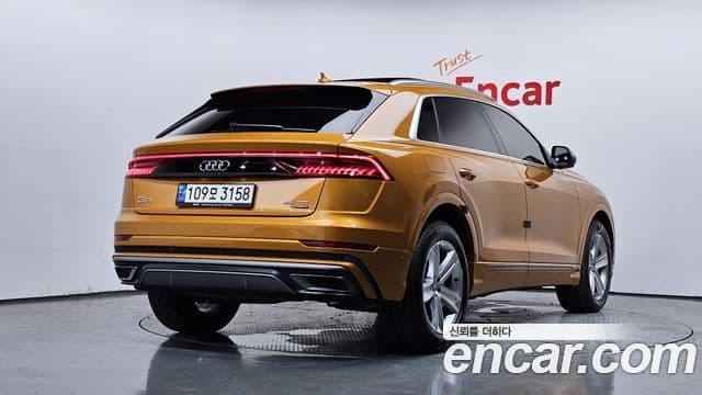 Audi Q7 2021 — ფოტო 2/20