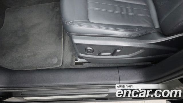 Audi Q5 2021 — Şəkil 15/32