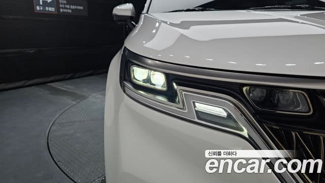 Kia Carnival 2023 — Şəkil 26/33
