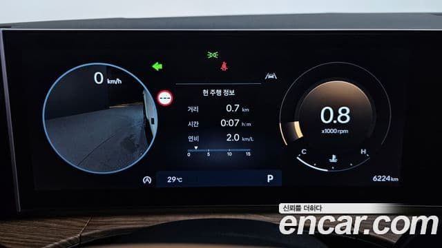 Hyundai Santa Fe 2025 — ფოტო 8/20