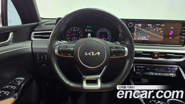 Kia K5 2021 — ფოტო 14/20