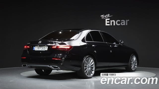 Mercedes-Benz E-Class 2022 — фото 2 из 20