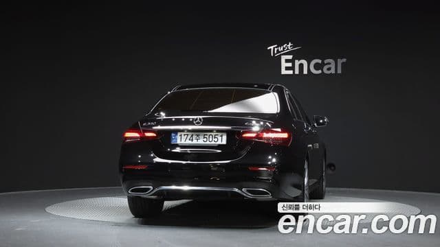 Mercedes-Benz E-Class 2022 — ფოტო 4/20