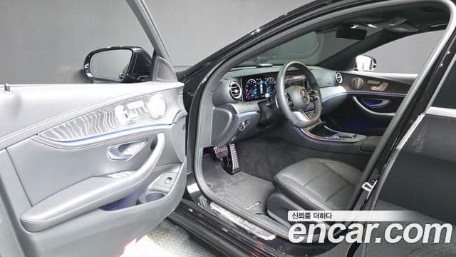 Mercedes-Benz E-Class 2022 — фото 10 из 20