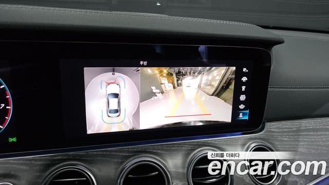 Mercedes-Benz E-Class 2022 — фото 14 из 20