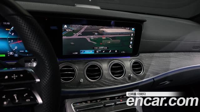 Mercedes-Benz E-Class 2022 — ფოტო 15/20
