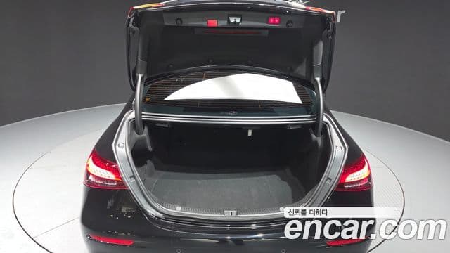 Mercedes-Benz E-Class 2022 — фото 20 из 20