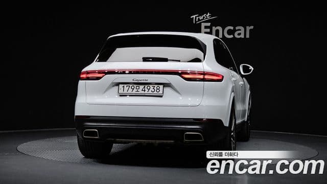 Porsche Cayenne 2020 — Photo 32/36