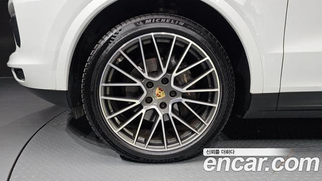 Porsche Cayenne 2020 — Photo 9/36