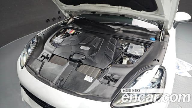 Porsche Cayenne 2020 — Photo 25/36