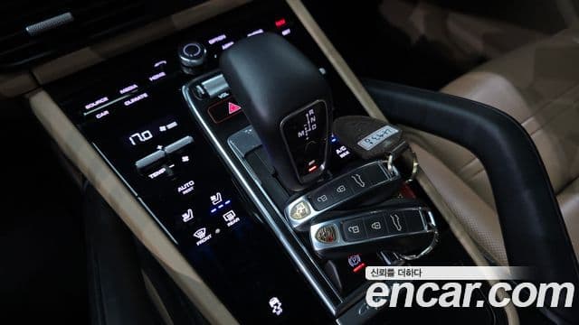 Porsche Cayenne 2020 — Photo 22/36