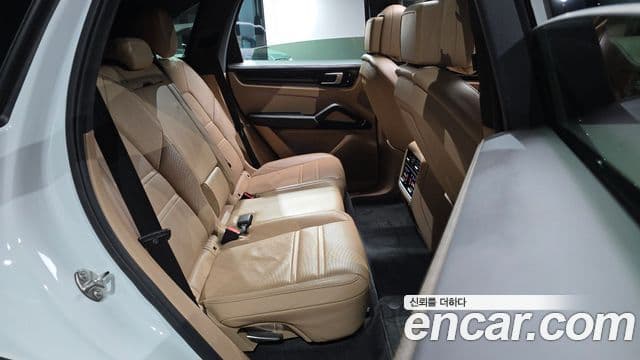 Porsche Cayenne 2020 — Photo 12/36