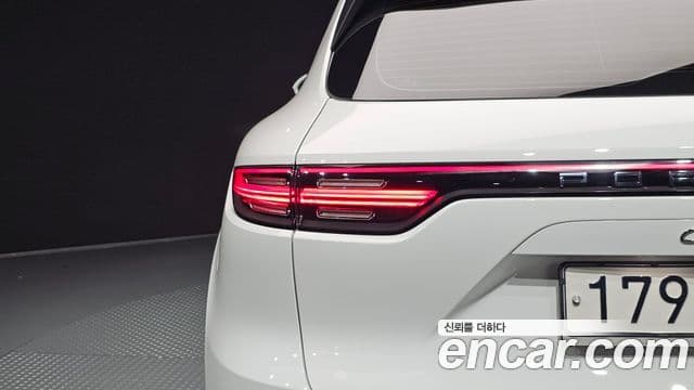 Porsche Cayenne 2020 — Photo 27/36