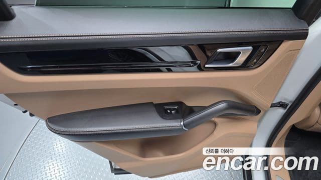 Porsche Cayenne 2020 — Photo 36/36