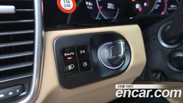 Porsche Cayenne 2020 — Photo 35/36