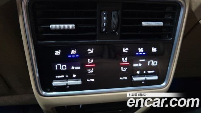 Porsche Cayenne 2020 — Photo 10/36